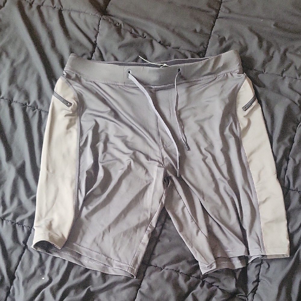 HYLETE Men's Gray and Tan Athletic Shorts